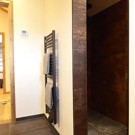 Pearl Modern Wifi 6 Personen Near Lift